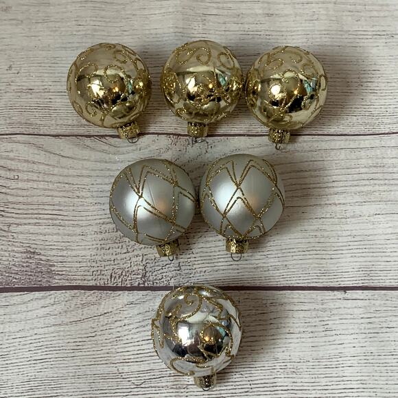 Christmas Ornament Bulbs Plastic Set of 6 Silver and Gold - Picture 3 of 10